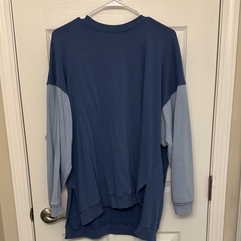 American Eagle Outfitters Blue and Light Blue Sweatshirt